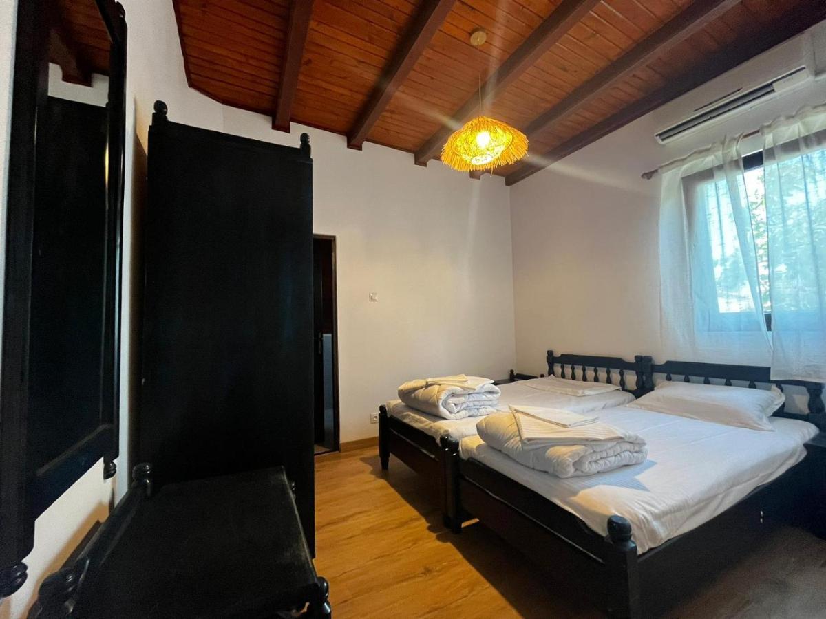 La Conac Hotel Nufaru Bagian luar foto