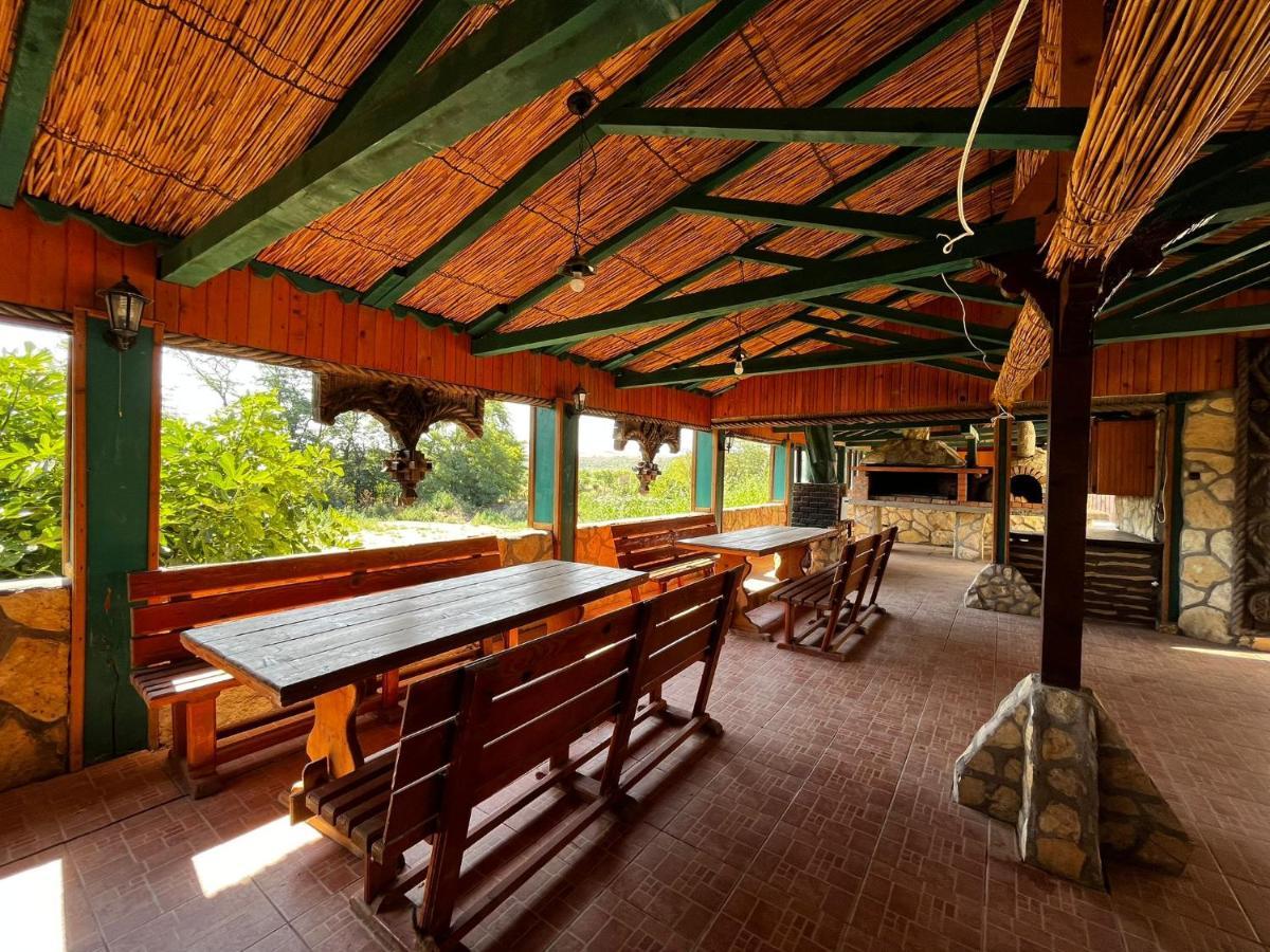 La Conac Hotel Nufaru Bagian luar foto