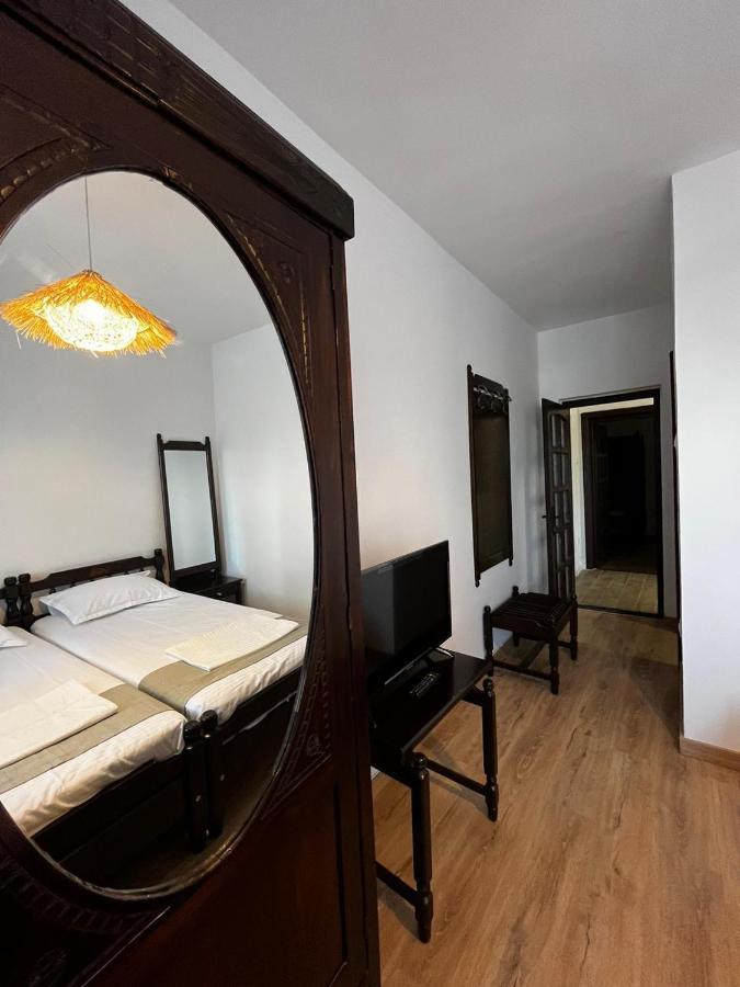 La Conac Hotel Nufaru Bagian luar foto