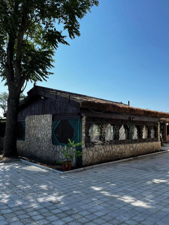 La Conac Hotel Nufaru Bagian luar foto