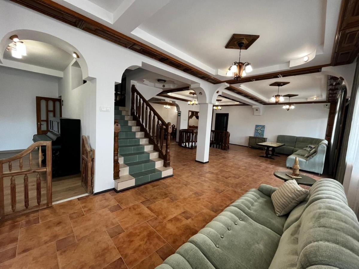 La Conac Hotel Nufaru Bagian luar foto