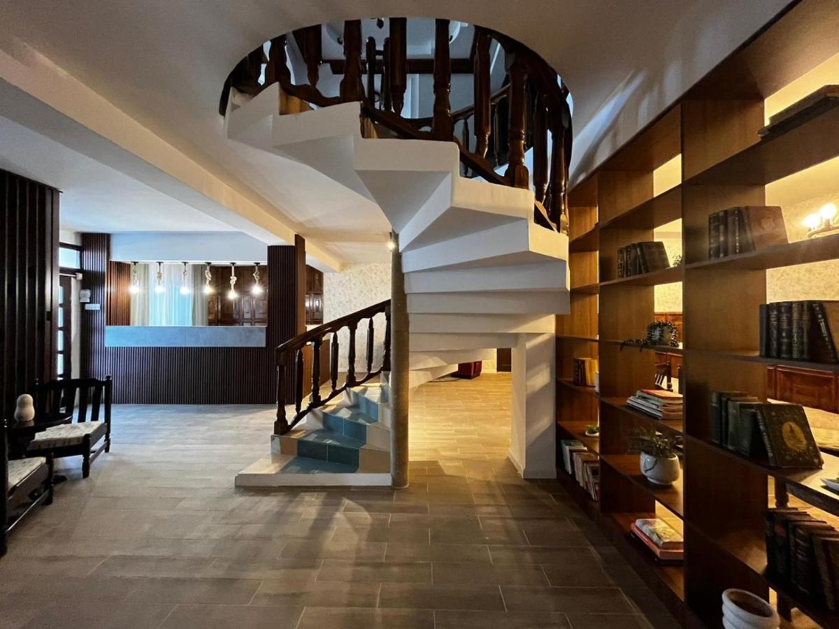 La Conac Hotel Nufaru Bagian luar foto